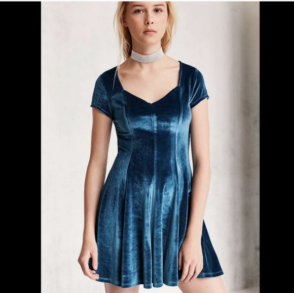 Kimchi Blue Velvet Mini Dress - Picture 5 of 6